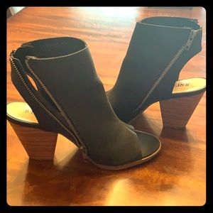 Black open toe zip up  chunky heel